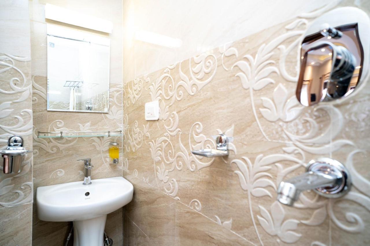 Airport Himalaya Boutique Hotel Катманду Екстер'єр фото