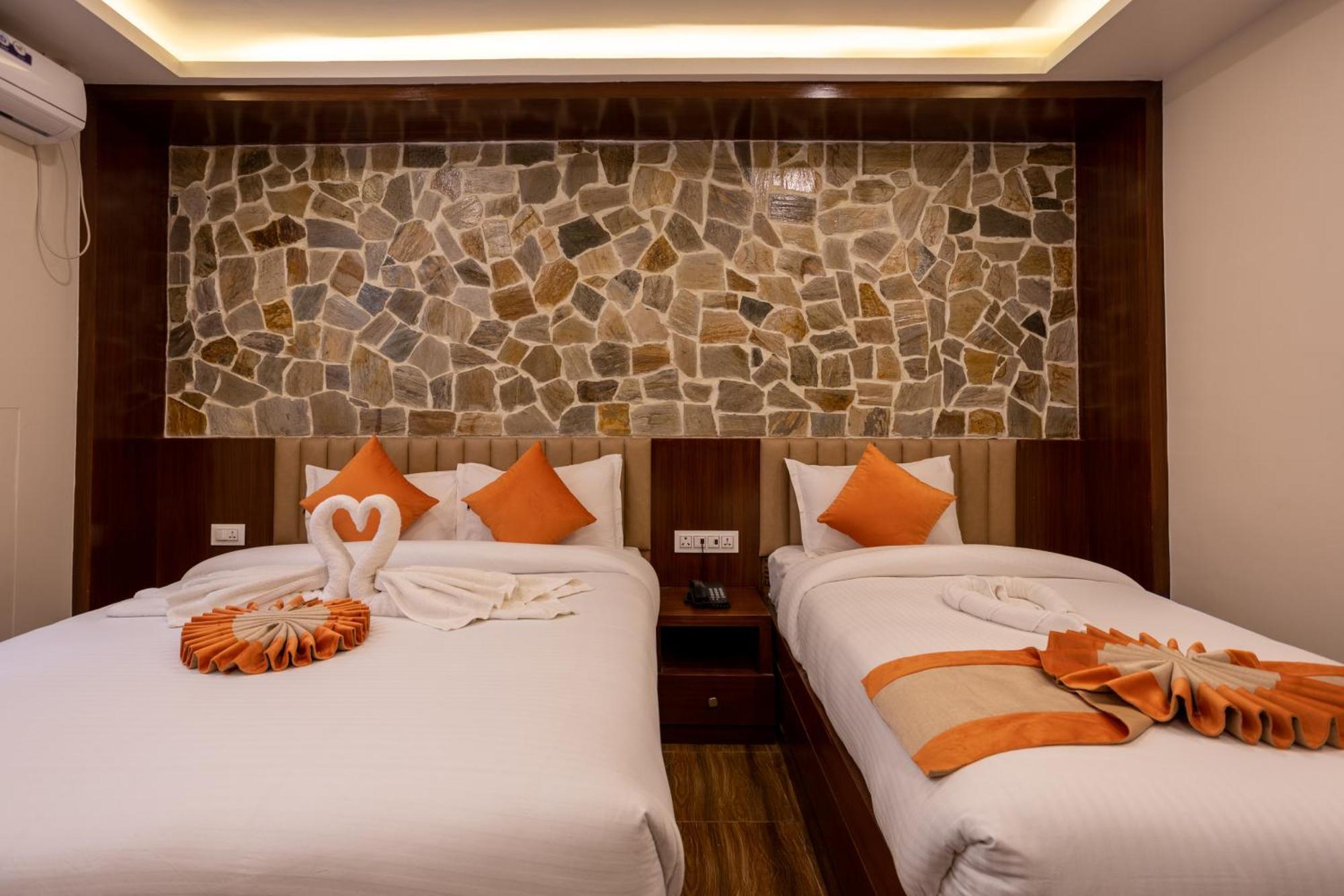 Airport Himalaya Boutique Hotel Катманду Екстер'єр фото
