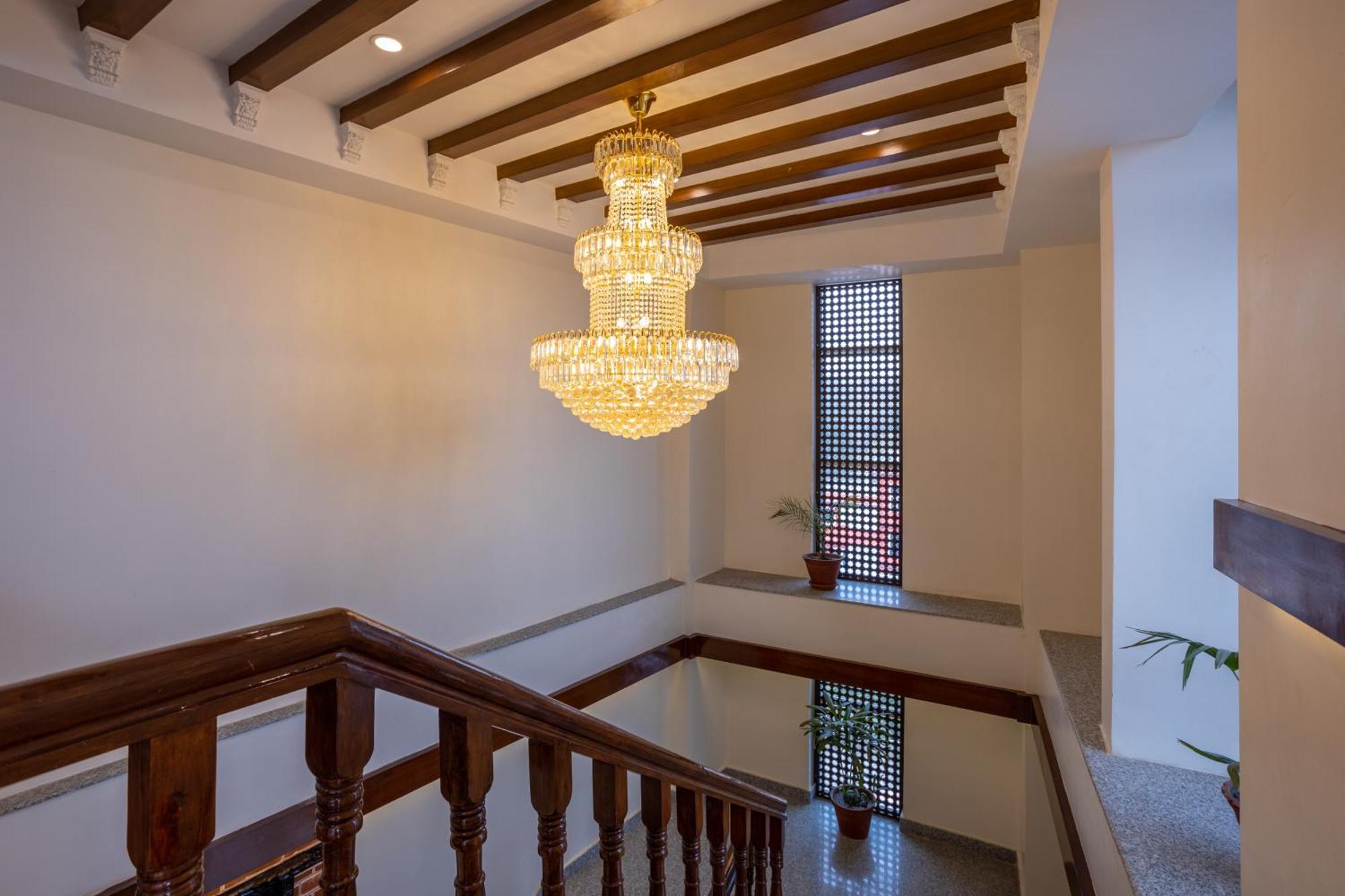 Airport Himalaya Boutique Hotel Катманду Екстер'єр фото