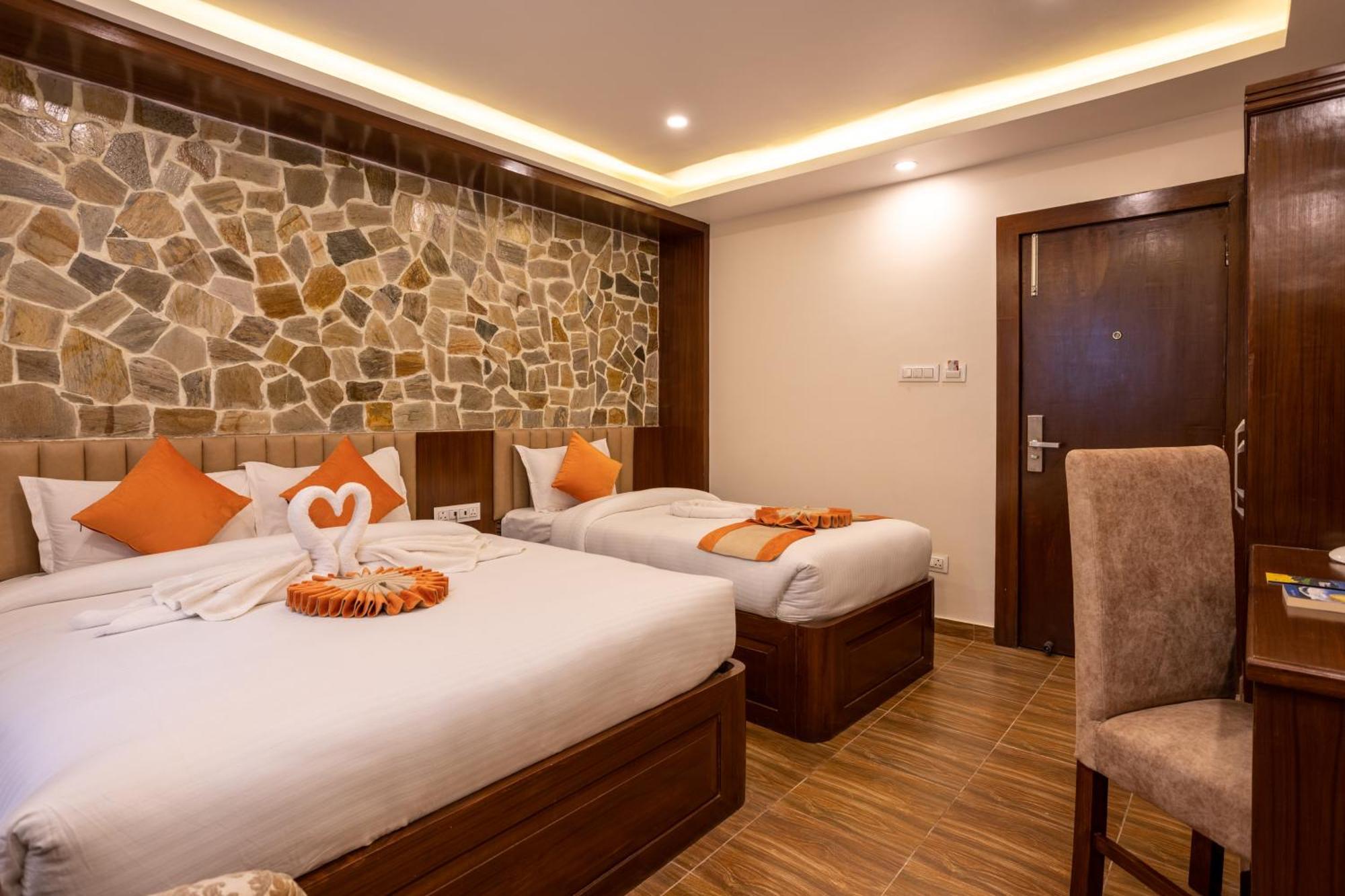 Airport Himalaya Boutique Hotel Катманду Екстер'єр фото