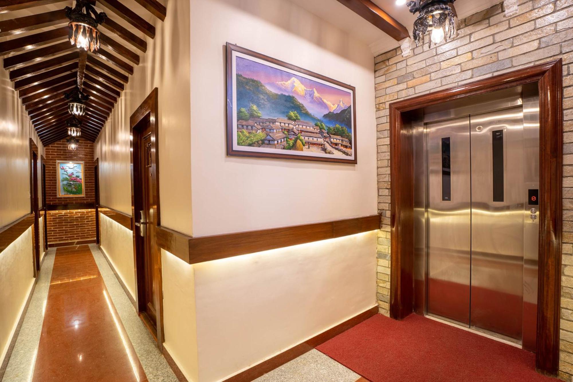 Airport Himalaya Boutique Hotel Катманду Екстер'єр фото