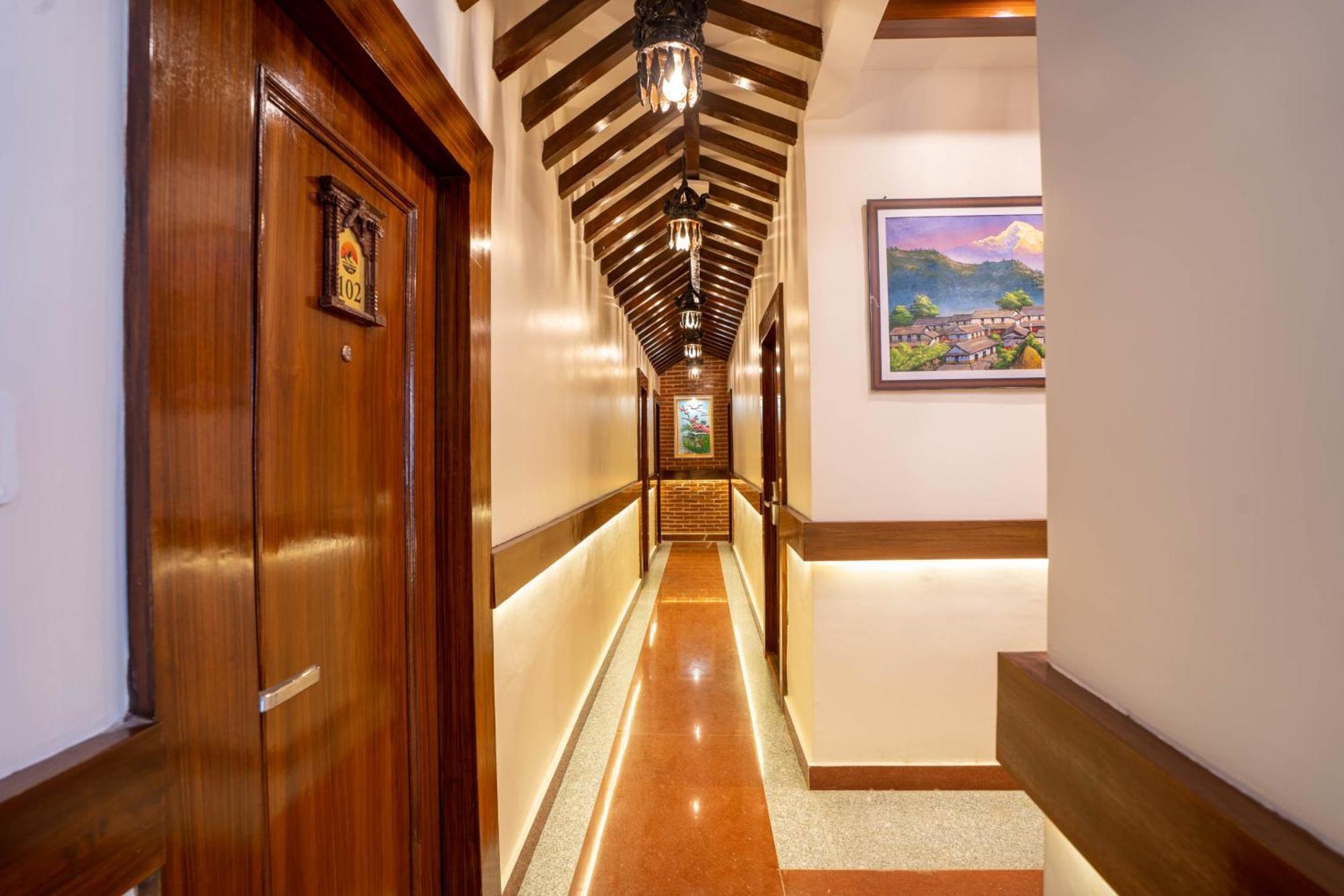 Airport Himalaya Boutique Hotel Катманду Екстер'єр фото